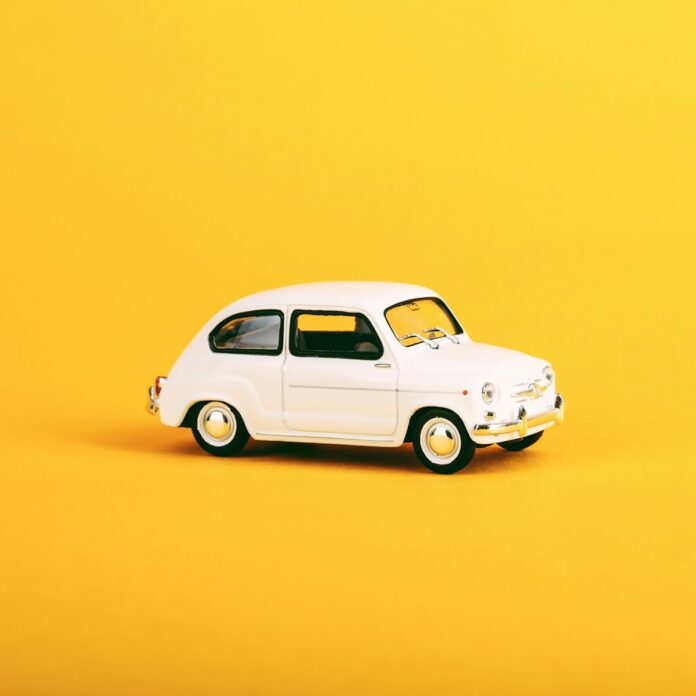 Photo by Giorgio Trovato white volkswagen beetle coupe scale model