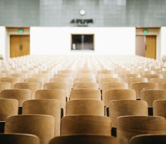 역대 최다 N수생 속 나만의 정시 전략은? empty chairs in theater