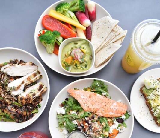 식욕 조절을 위한 과학적 접근법 flat-lay photography of assorted-variety of stir fried and vegetable foods