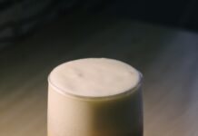 달라진 식단 트렌드, 우리집 건강 밥상 어떻게 바꿔볼까? white pillar candle on brown wooden holder